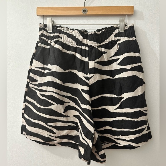 H&M Soft Shorts - Picture 1 of 1